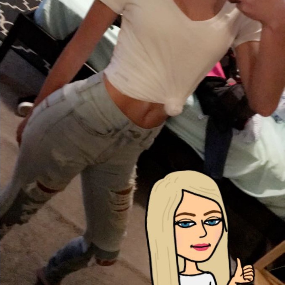 High waisted ripped jeans